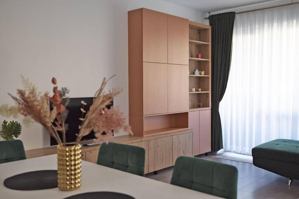 Eliza'S Apartment By Oasis Homes オラデア エクステリア 写真
