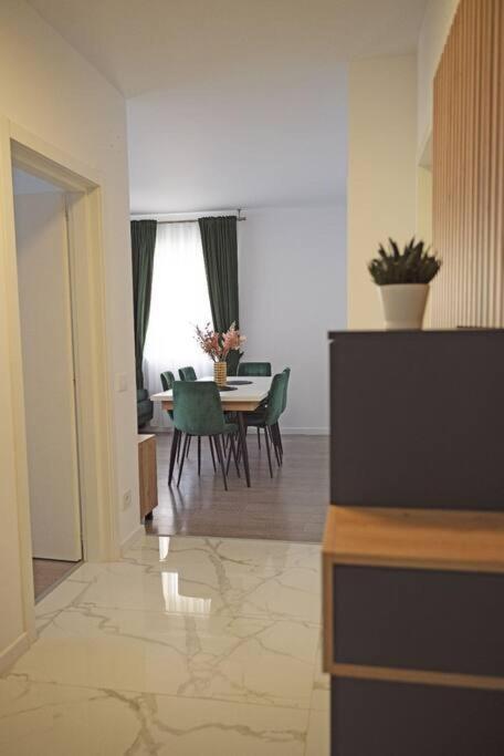 Eliza'S Apartment By Oasis Homes オラデア エクステリア 写真